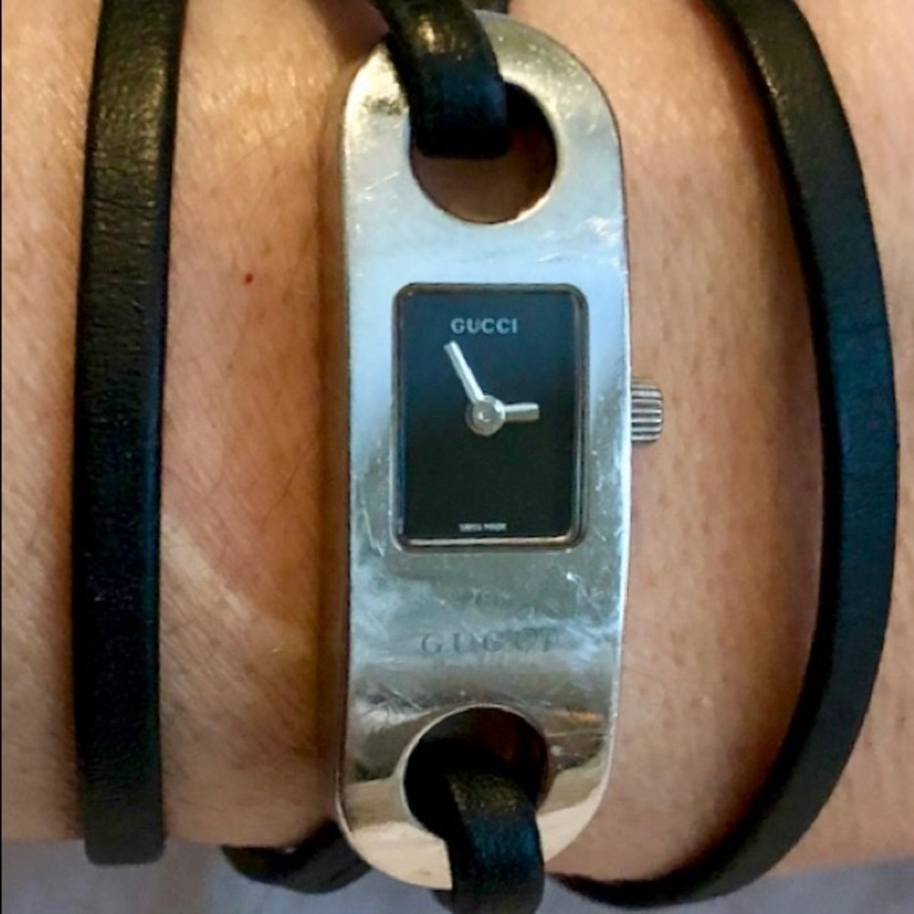 Authentic GUCCI 6100L Women's Black Leather Watch